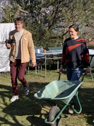 Aannalena im Garten mit Juri Seger