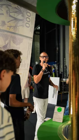 Silvan mit dem Mini-Ting im Theater Basel